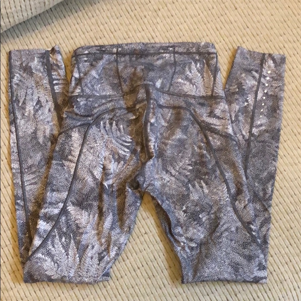 🔴 Sold 🔴 Lululemon Fast & Free Tights sz 2 - Picture 3 of 8
